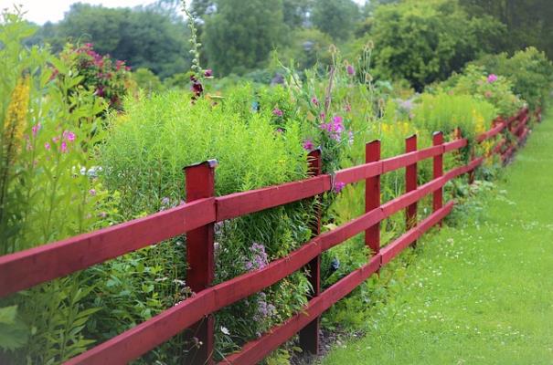 Classic Wood Beam Fence 